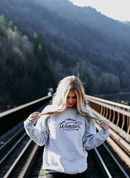 "WANDER" UNISEX CREW NECK SWEATSHIRT / ATHLETIC HEATHER